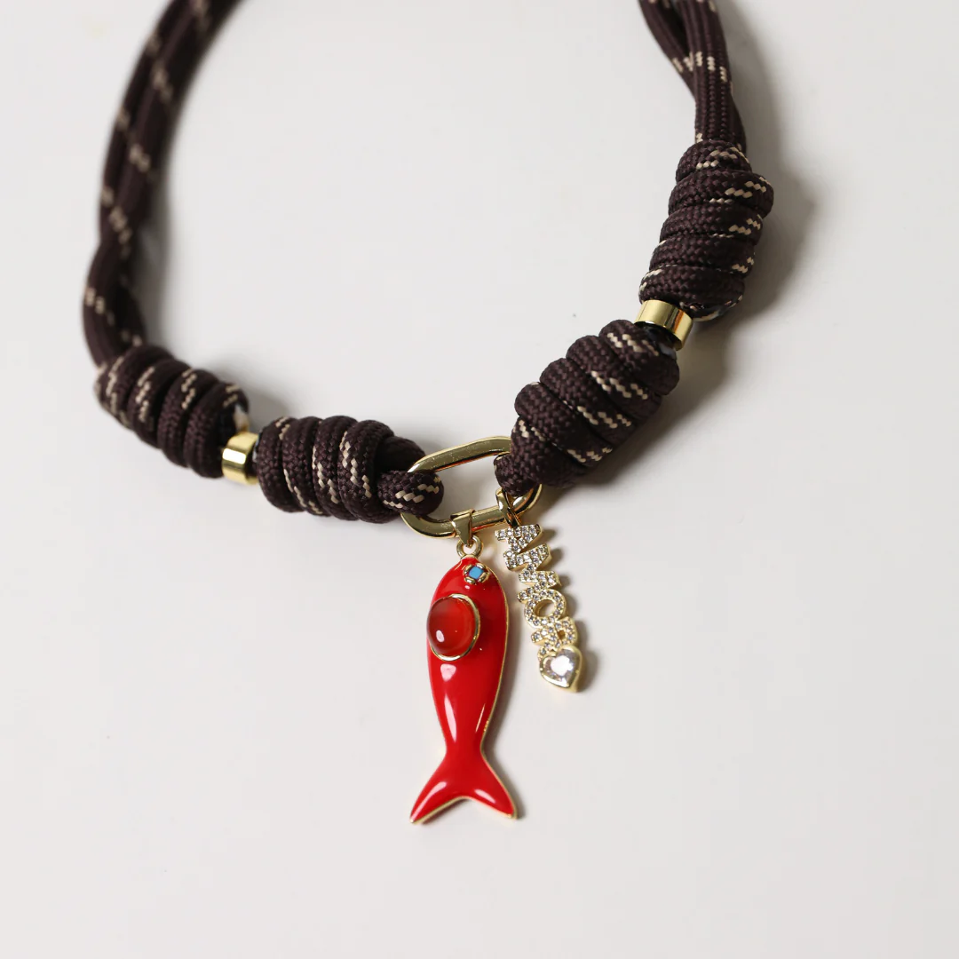 POP UPS X HANNAH B BOAT ROPE ESPRESSO NECKLACE WITH RED ENAMEL FISH & AMORE - Image 3