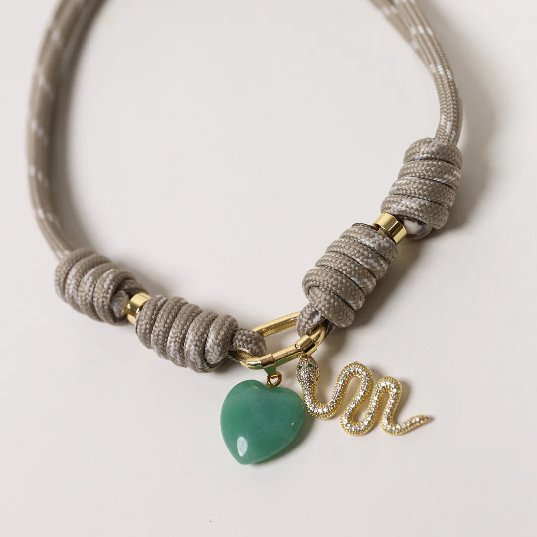 POP UPS X HANNAH B BOAT ROPE GREIGE NECKLACE WITH GREEN HEART & SNAKE - Image 3
